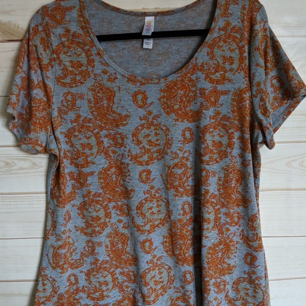 LuLaRoe Classic T, size Large